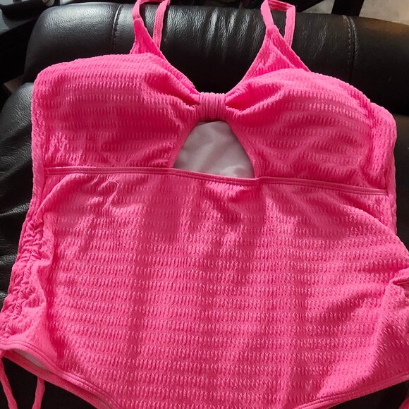 Pink swimsuit - Picture 1 of 2